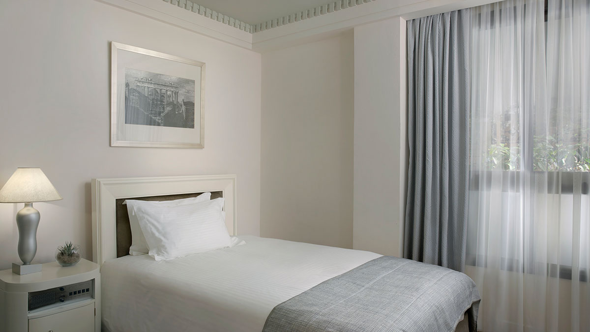 Single Classic Courtyard View